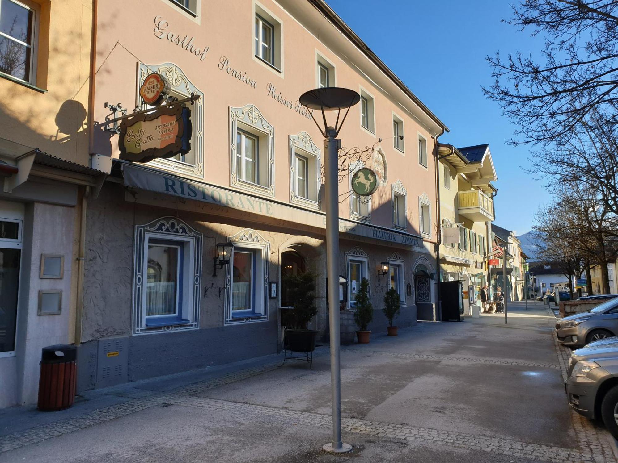 Weisses Roessel-Cavallo Bianco Werfen Eksteriør bilde